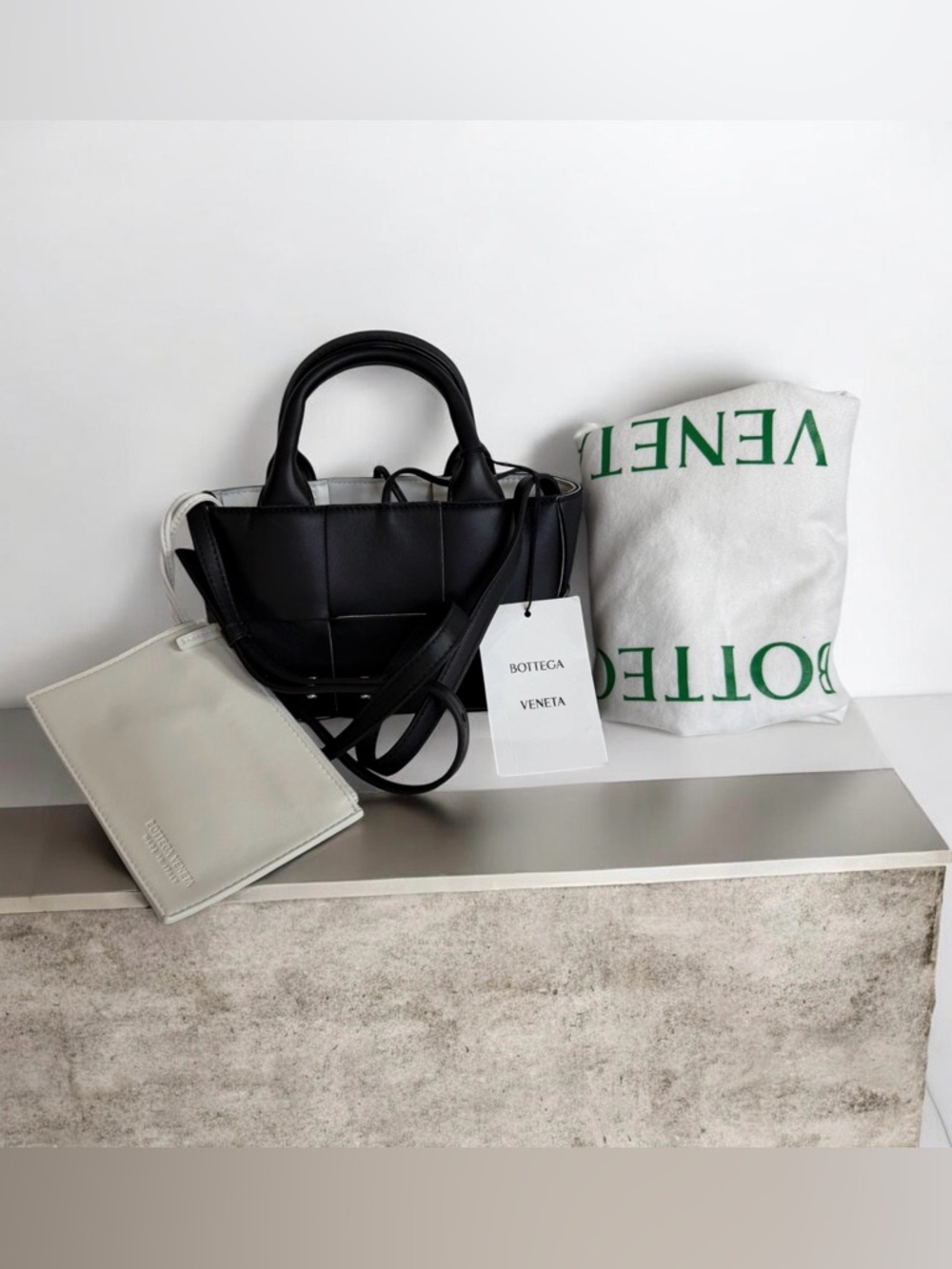 NWT BOTTEGA VENETA Grained Calfskin Maxi Intrecciato Mini Arco Tote in Black.